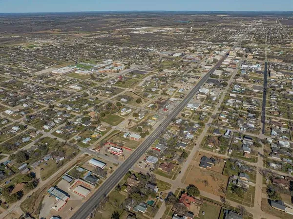 $325,000 | 900 West West Walker, Breckenridge, TX 76424