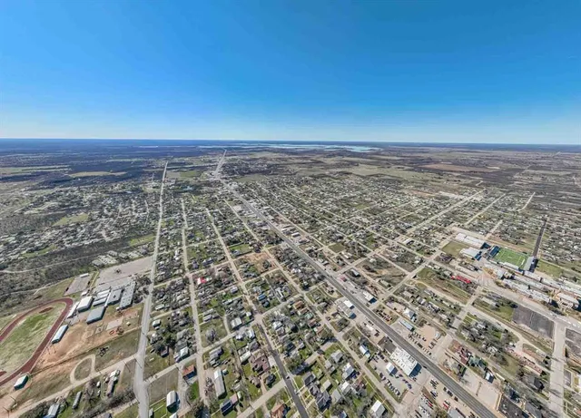 $325,000 | 900 West West Walker, Breckenridge, TX 76424