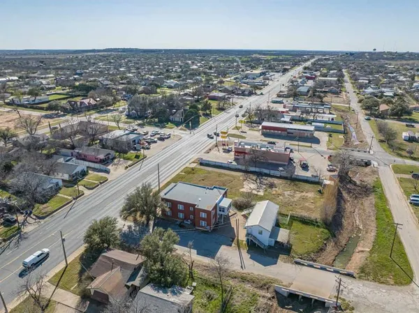 $325,000 | 900 West West Walker, Breckenridge, TX 76424