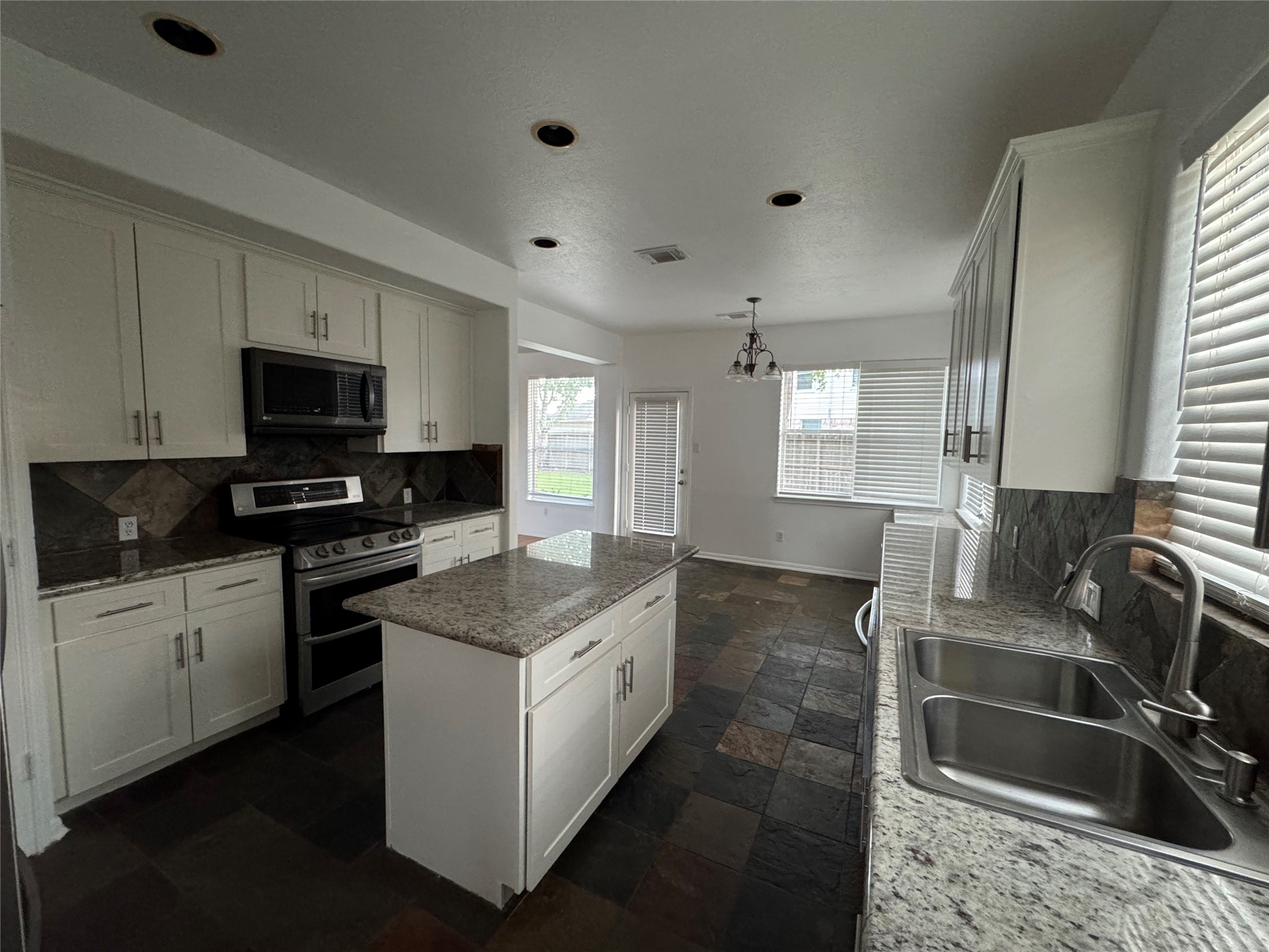 6311 Auburn Terrace Court Spring, TX 77389 - Photo 10 of 38