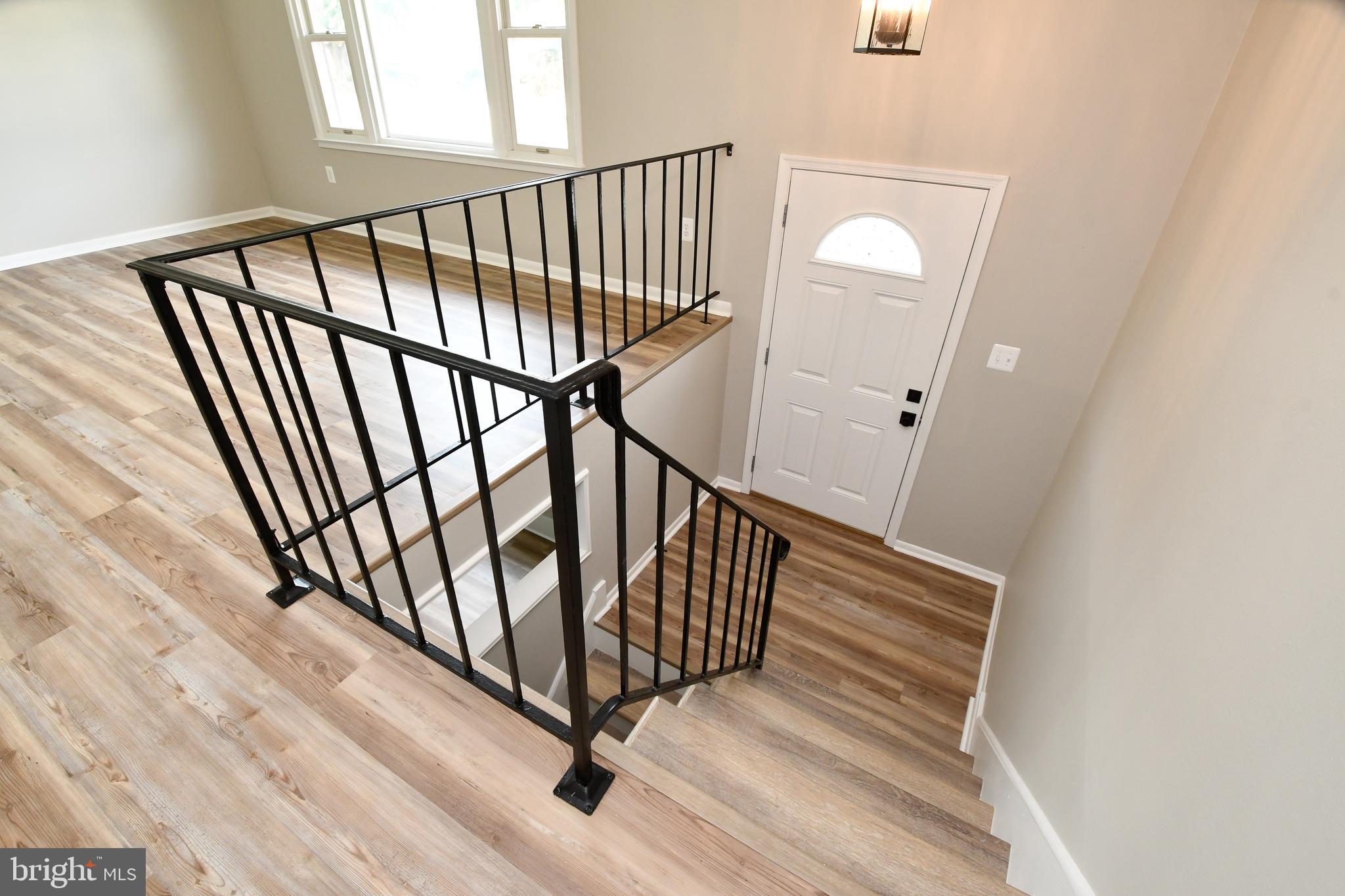 13409 Delaney Road Woodbridge, VA 22193 - Photo 6 of 38 Gallery Image 6