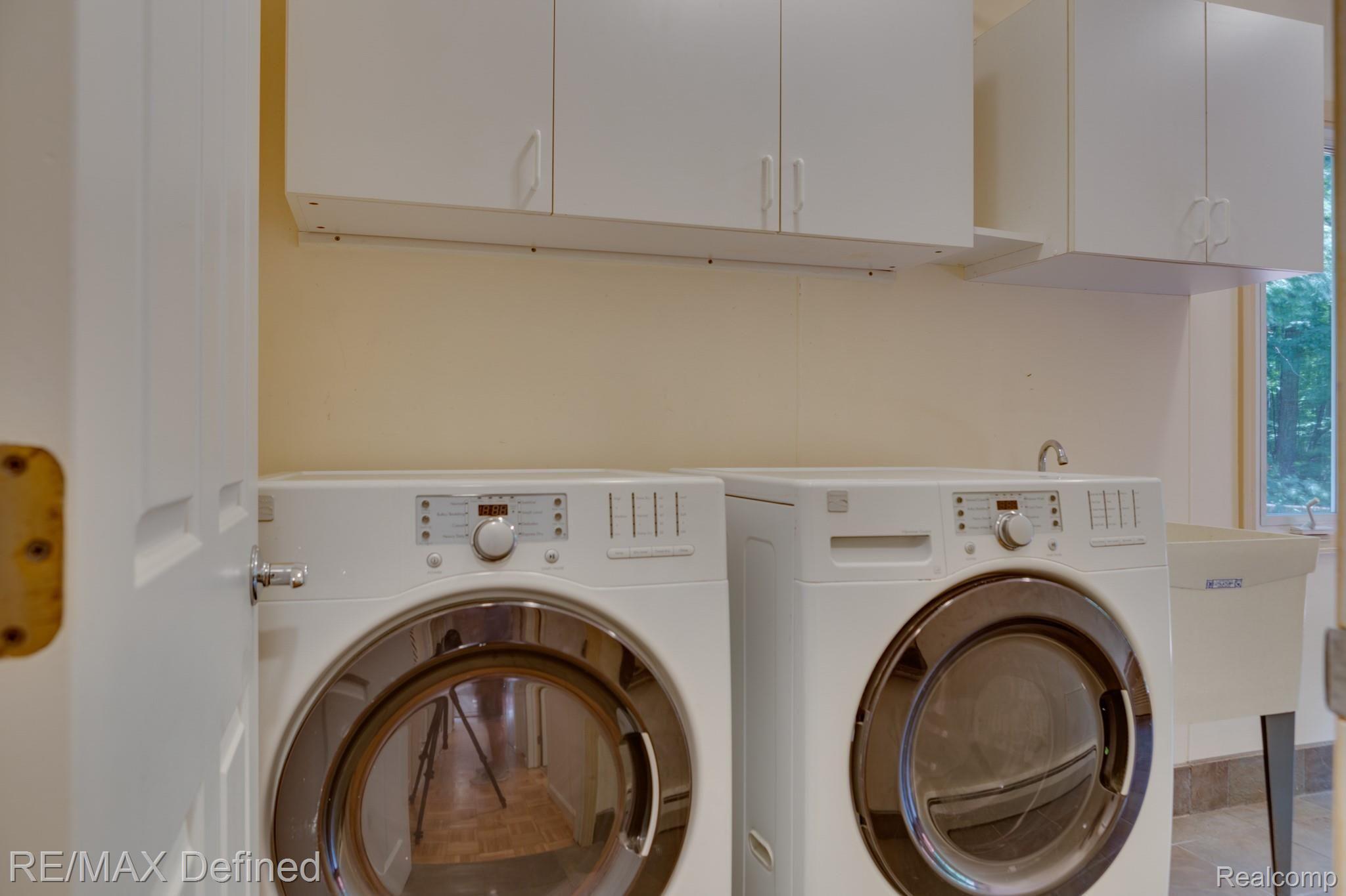 66050 Campground Road Washington, MI 48095 - Photo 23 of 31 Large laundry/mud room on main floor with lots of natural light.