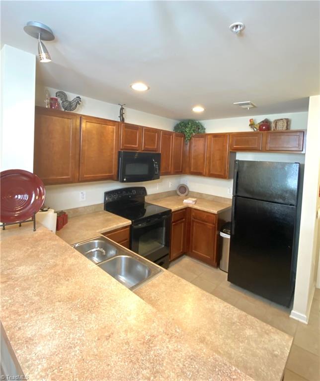 4505 Old Battleground Road Greensboro, NC 27410 - Photo 6 of 19 Kitchen counters