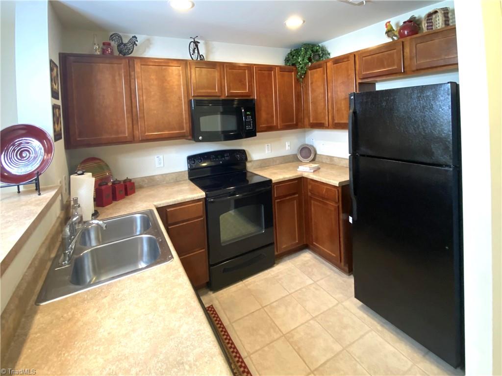 4505 Old Battleground Road Greensboro, NC 27410 - Photo 7 of 19 Kitchen