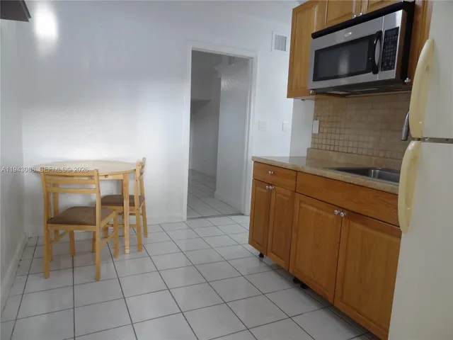 $1,150 | 9661 Southwest 148th Place, Unit EFICIENCY, Miami, FL 33196