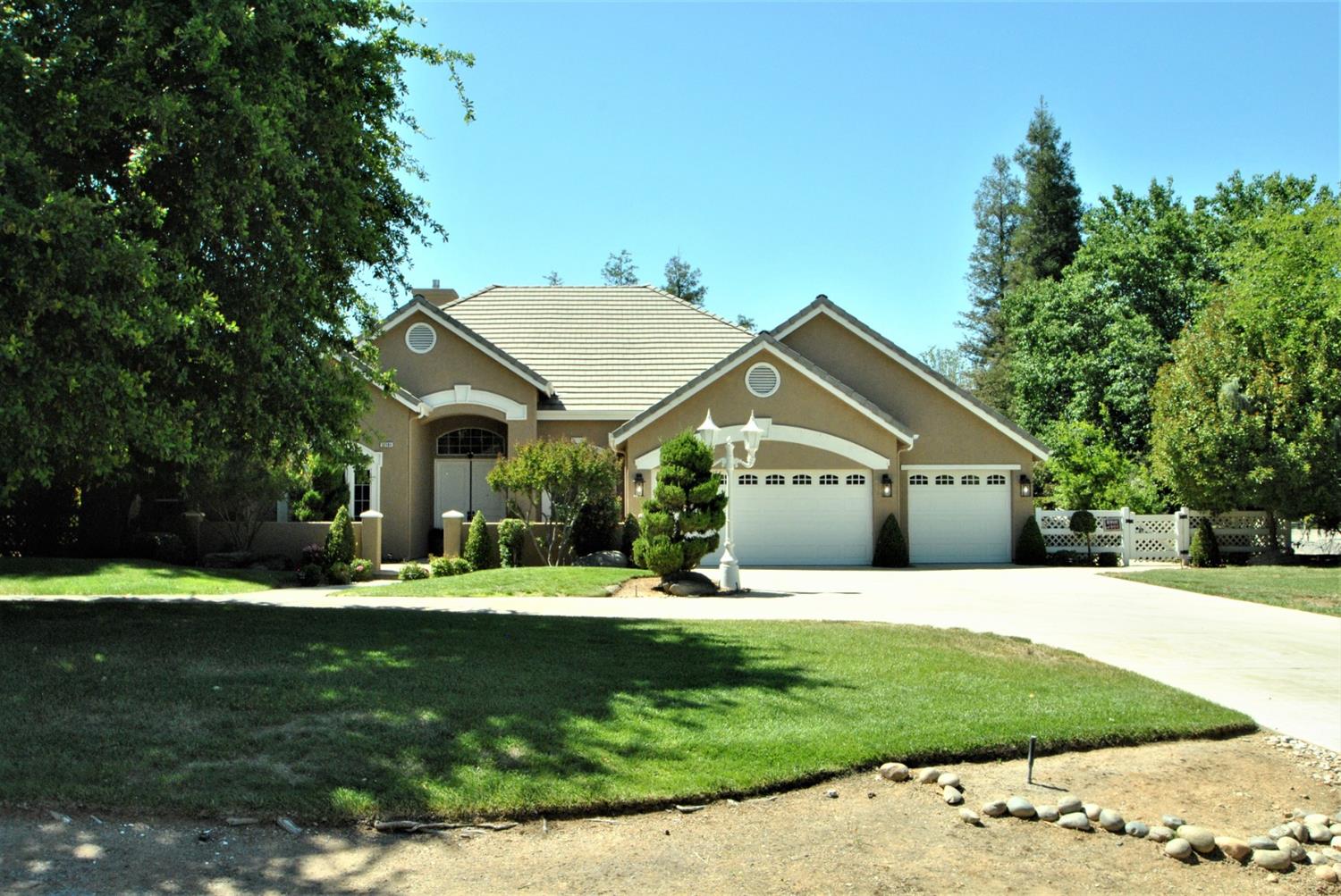 10584 Keats Avenue Clovis, CA 93619 - Photo 6 of 72 a front view of house with yard and green space