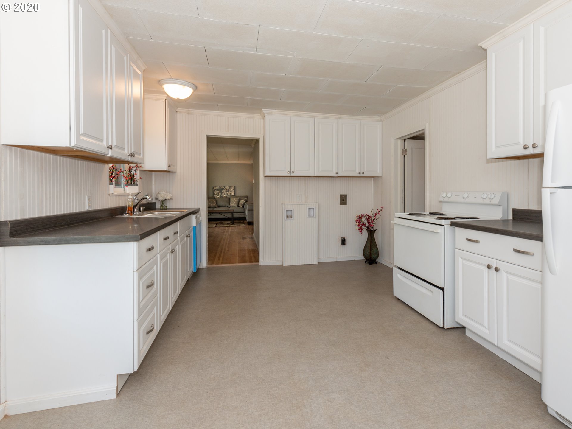 790 West N Street Springfield, OR 97477 - Photo 16 of 28