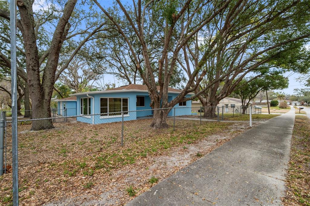 6103 Corson Avenue New Port Richey, FL 34653 - Photo 2 of 23