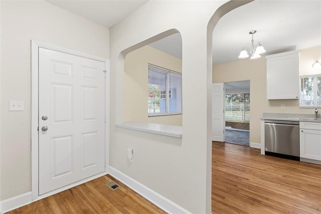 6103 Corson Avenue New Port Richey, FL 34653 - Photo 4 of 23