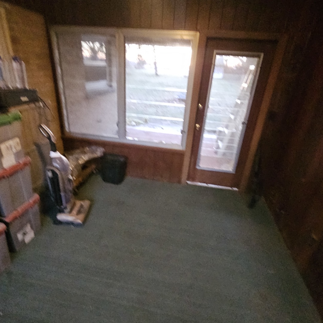 1254 North Randall Road Aurora, IL 60506 - Photo 5 of 13 a room with a window