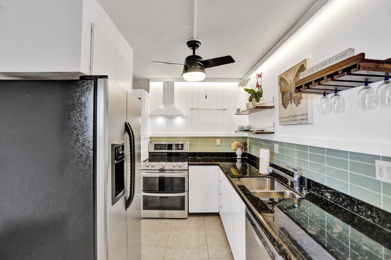 4 Royal Palm Way, Unit 5050 Boca Raton, FL 33432 - Photo 11 of 46 Kitchen