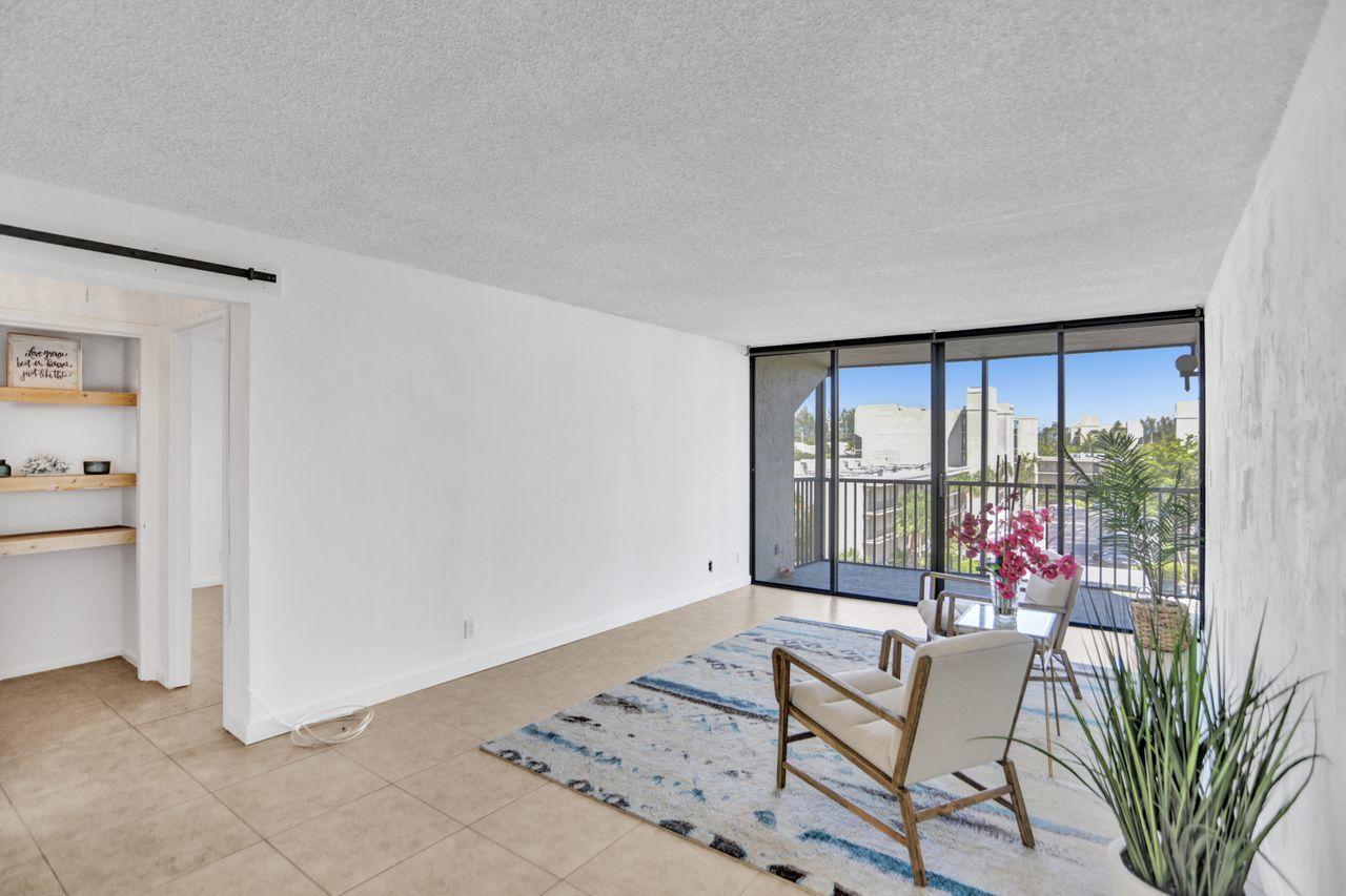 4 Royal Palm Way, Unit 5050 Boca Raton, FL 33432 - Photo 17 of 46 Living Room