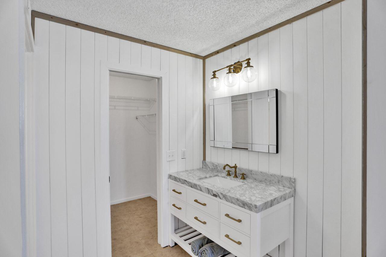 4 Royal Palm Way, Unit 5050 Boca Raton, FL 33432 - Photo 20 of 46 Primary Bath