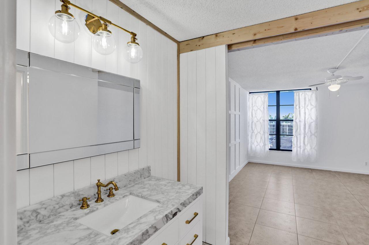 4 Royal Palm Way, Unit 5050 Boca Raton, FL 33432 - Photo 21 of 46 New Vanity
