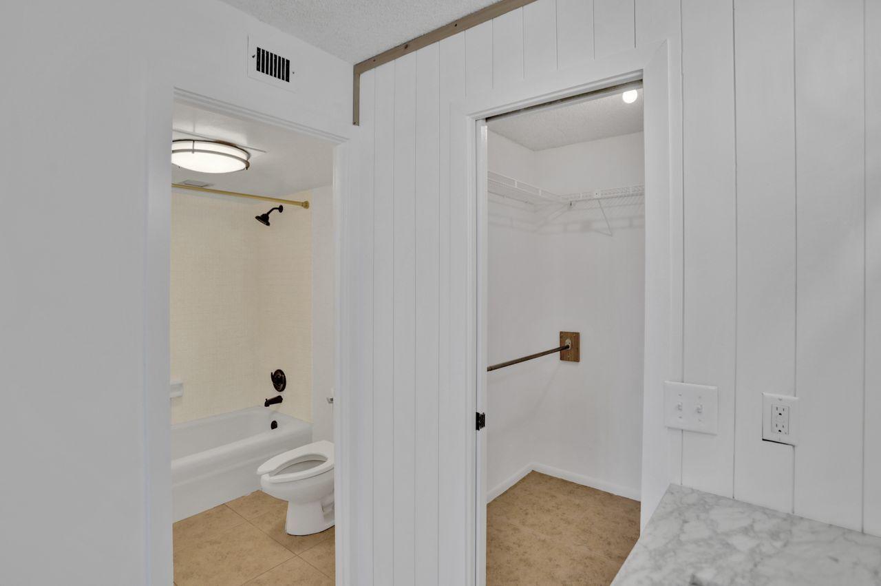 4 Royal Palm Way, Unit 5050 Boca Raton, FL 33432 - Photo 22 of 46 Primary Bath