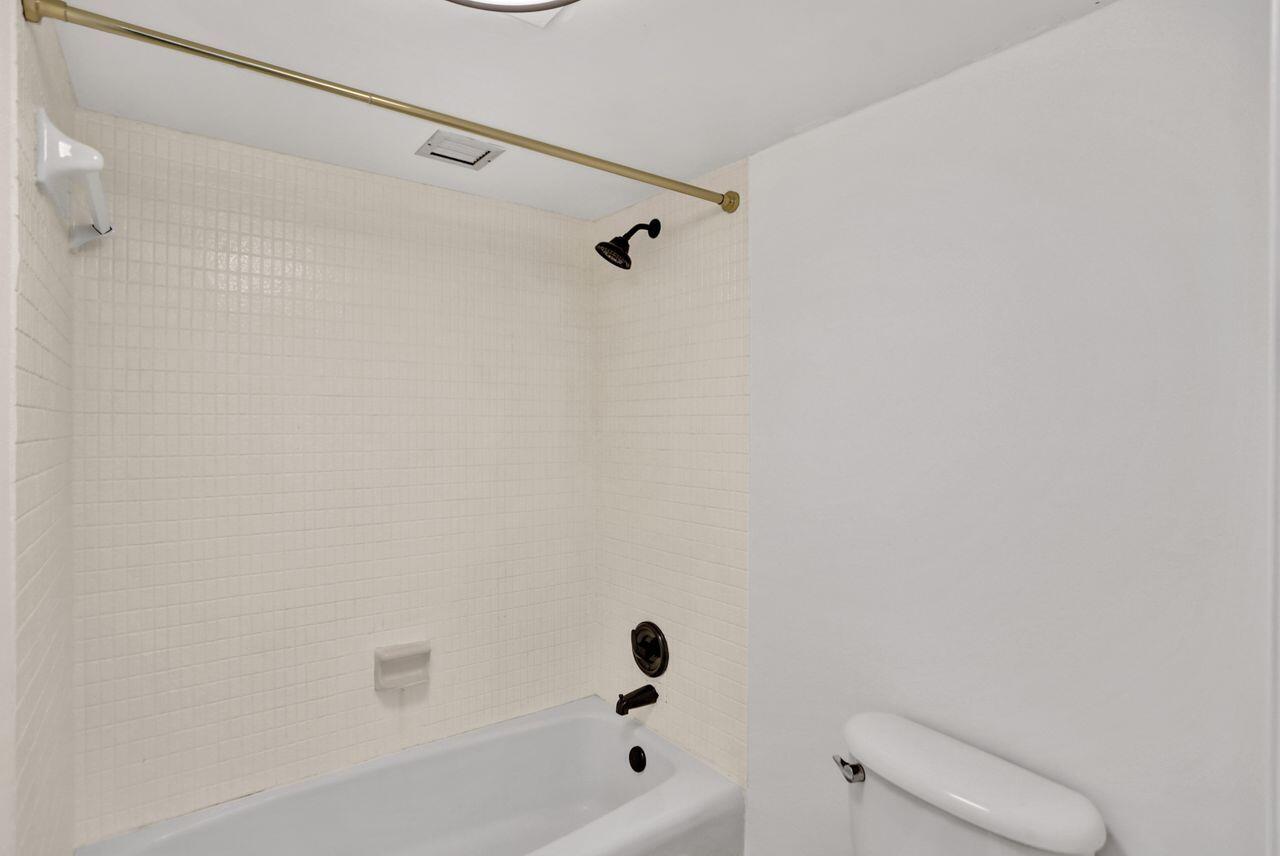 4 Royal Palm Way, Unit 5050 Boca Raton, FL 33432 - Photo 23 of 46 Primary Bath