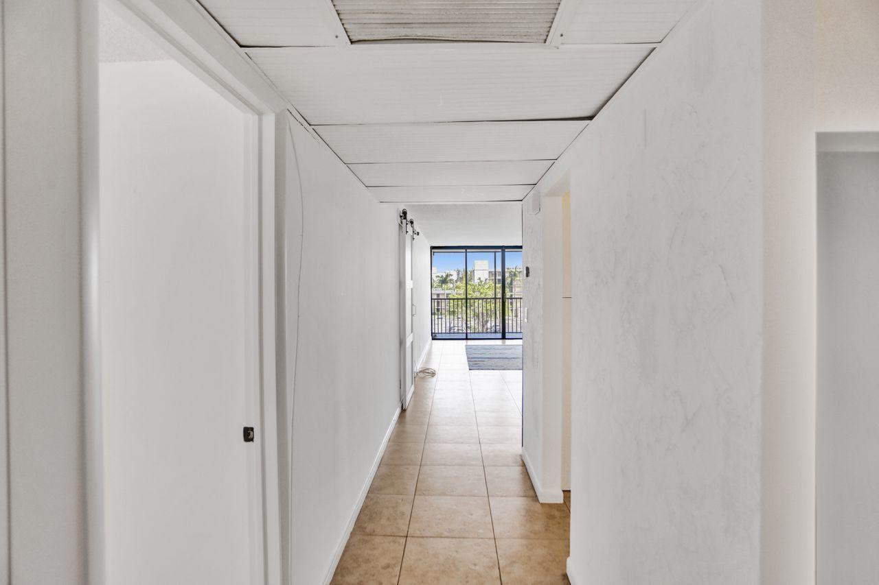 4 Royal Palm Way, Unit 5050 Boca Raton, FL 33432 - Photo 25 of 46 Hall