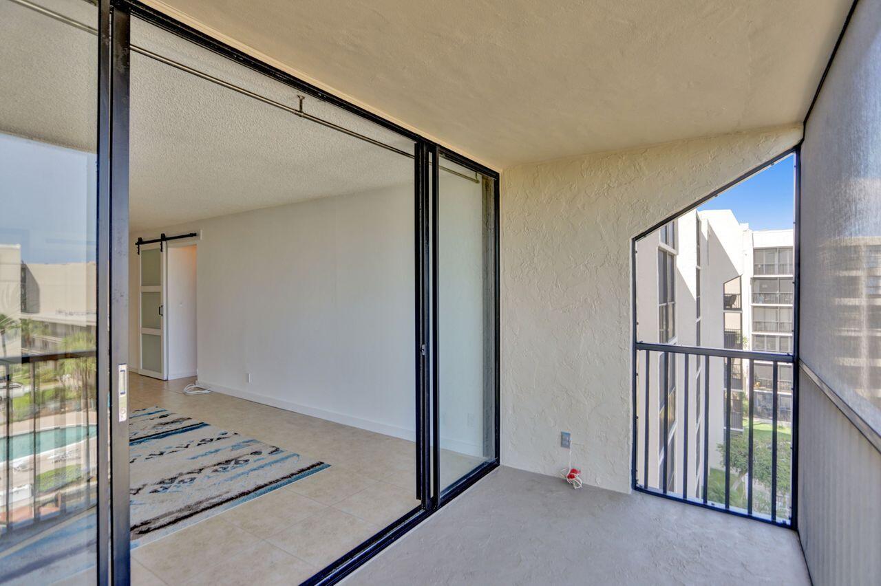 4 Royal Palm Way, Unit 5050 Boca Raton, FL 33432 - Photo 32 of 46 Balcony