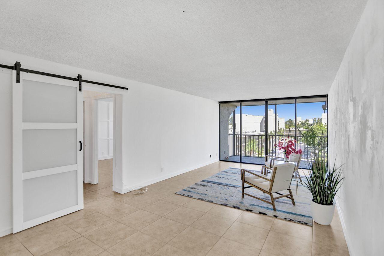 4 Royal Palm Way, Unit 5050 Boca Raton, FL 33432 - Photo 5 of 46 Living Room