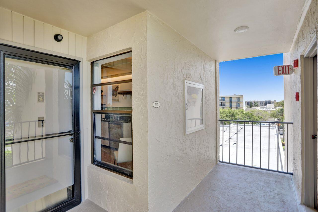 4 Royal Palm Way, Unit 5050 Boca Raton, FL 33432 - Photo 8 of 46 Entry