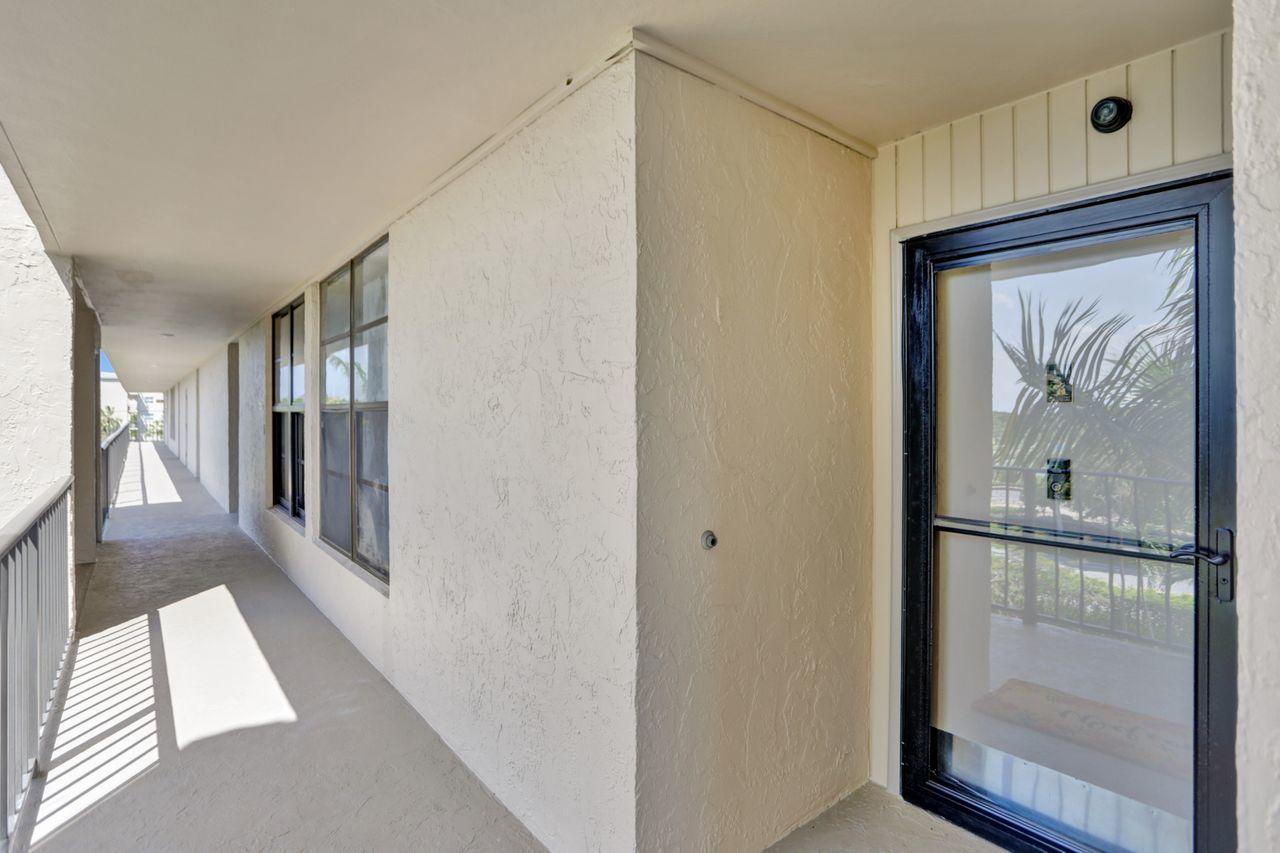 4 Royal Palm Way, Unit 5050 Boca Raton, FL 33432 - Photo 9 of 46 Entry