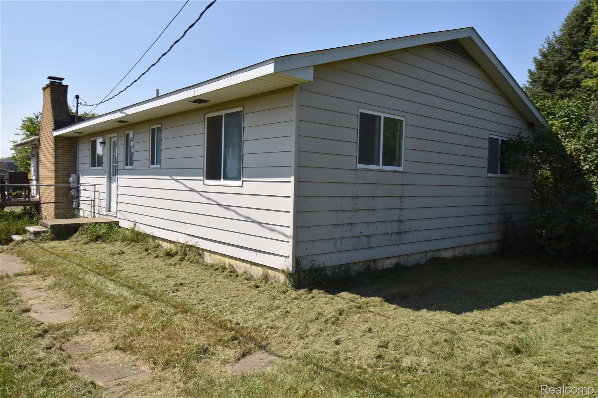 5319 Bentley Lake Road Howell, MI 48843 - Photo 18 of 18 21 REAR.JPG