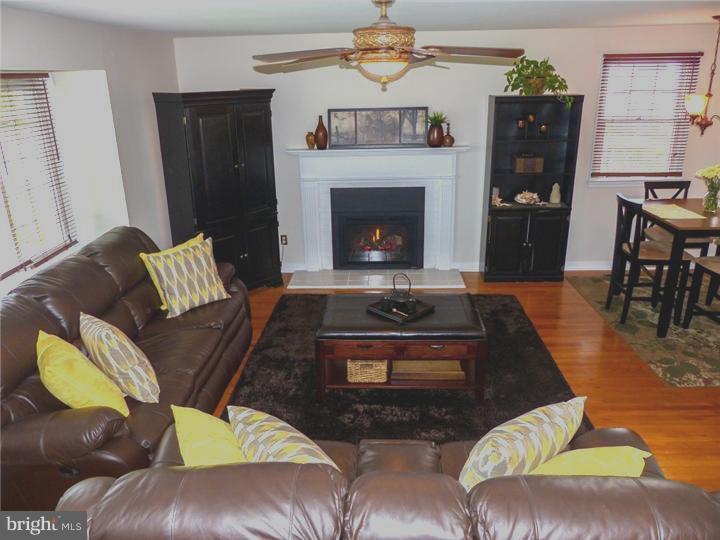 222 Overlook Road Ambler, PA 19002 - Photo 2 of 25 Living Room