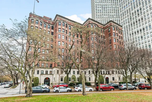 $2,100,000 | 2600 North Lakeview Avenue, Unit 9B, Chicago, IL 60614