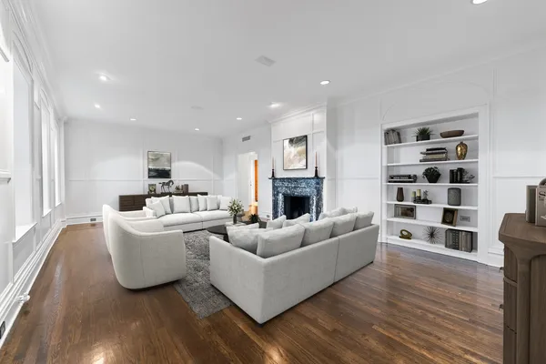 $2,000,000 | 2600 North Lakeview Avenue, Unit 9B, Chicago, IL 60614