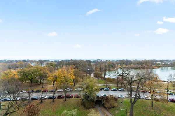 $2,000,000 | 2600 North Lakeview Avenue, Unit 9B, Chicago, IL 60614