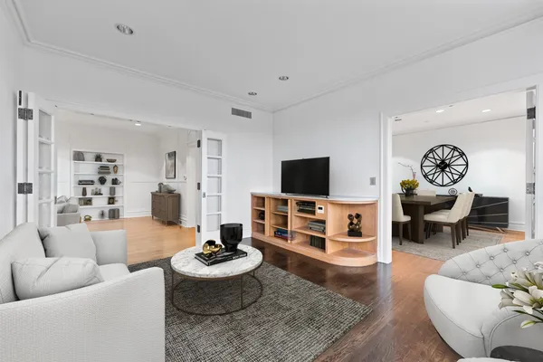 $2,000,000 | 2600 North Lakeview Avenue, Unit 9B, Chicago, IL 60614