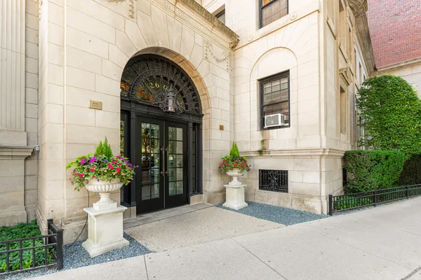 $2,000,000 | 2600 North Lakeview Avenue, Unit 9B, Chicago, IL 60614