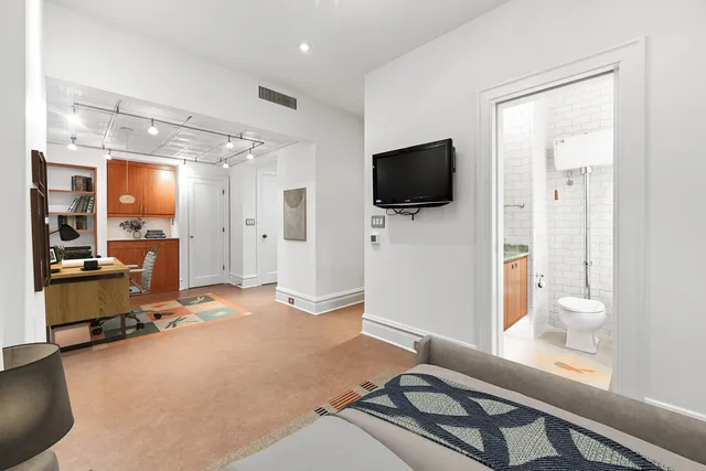 $2,100,000 | 2600 North Lakeview Avenue, Unit 9B, Chicago, IL 60614