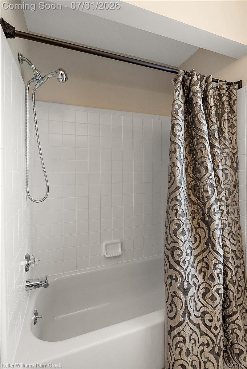 3151 Goldenrod Drive Rochester, MI 48307 - Photo 29 of 55 45-3151 Goldenrod-45.jpg