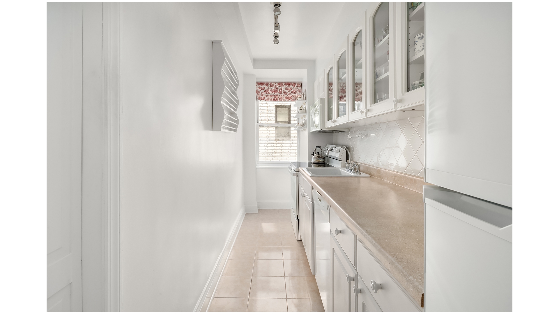 235 East 73rd Street, Unit 10F Manhattan, NY 10021 - Photo 5 of 12