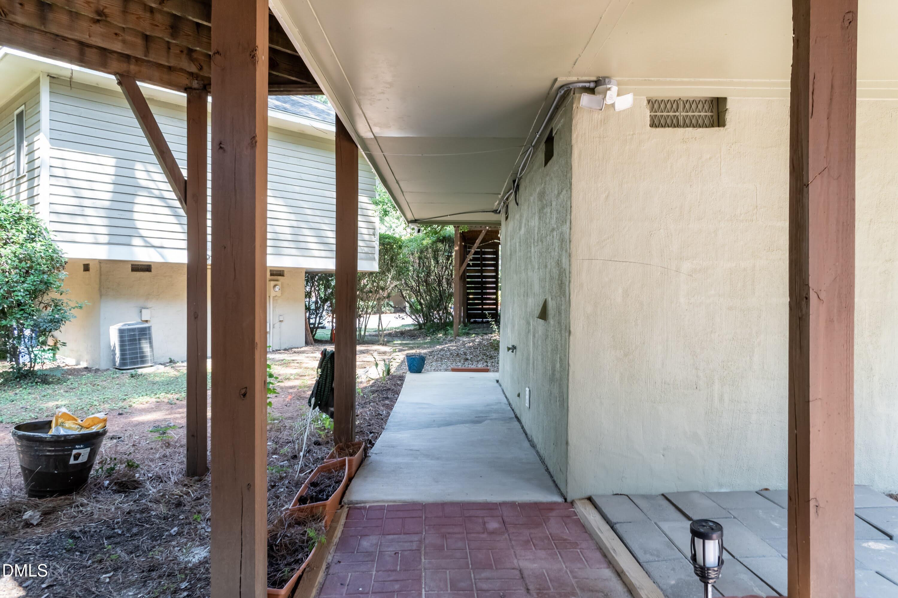 3263 Mill Run Raleigh, NC 27612 - Photo 22 of 26 Walkway to Flex Space