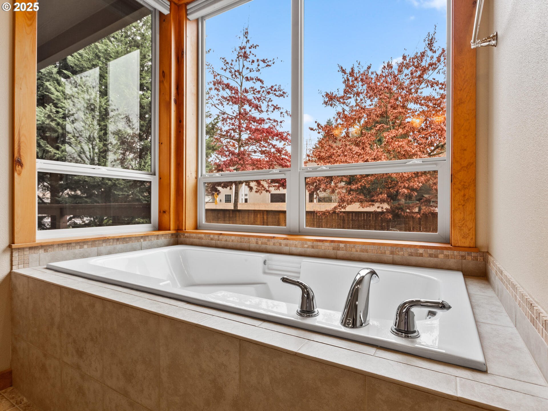 12800 Northeast Salmon Creek Avenue, Unit 119 Vancouver, WA 98686 - Photo 30 of 46 a bath tub sitting next to a window