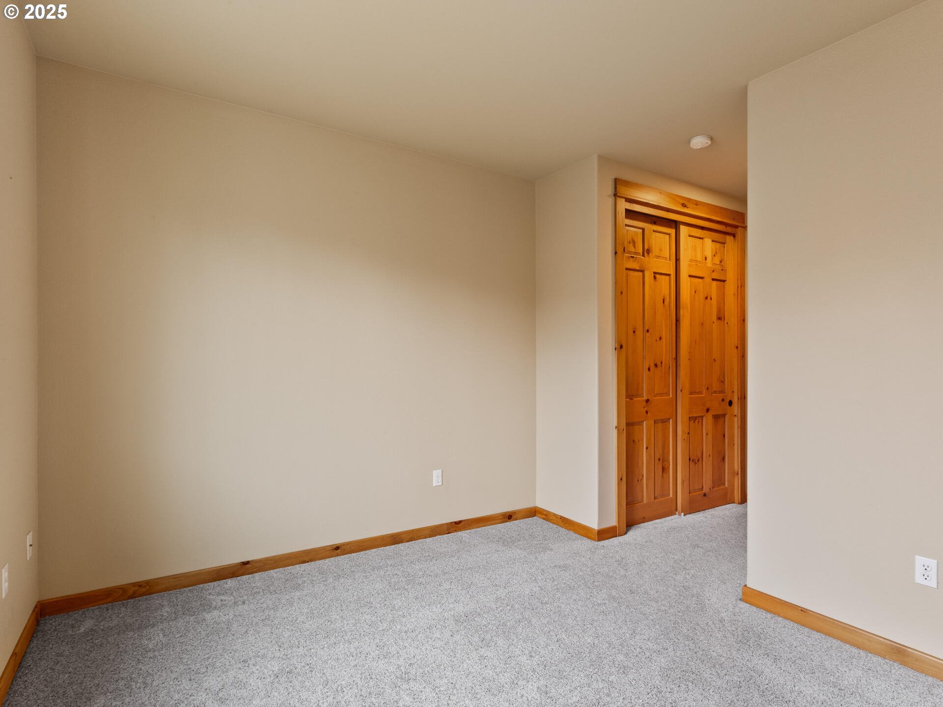 12800 Northeast Salmon Creek Avenue, Unit 119 Vancouver, WA 98686 - Photo 37 of 46 an empty room with window