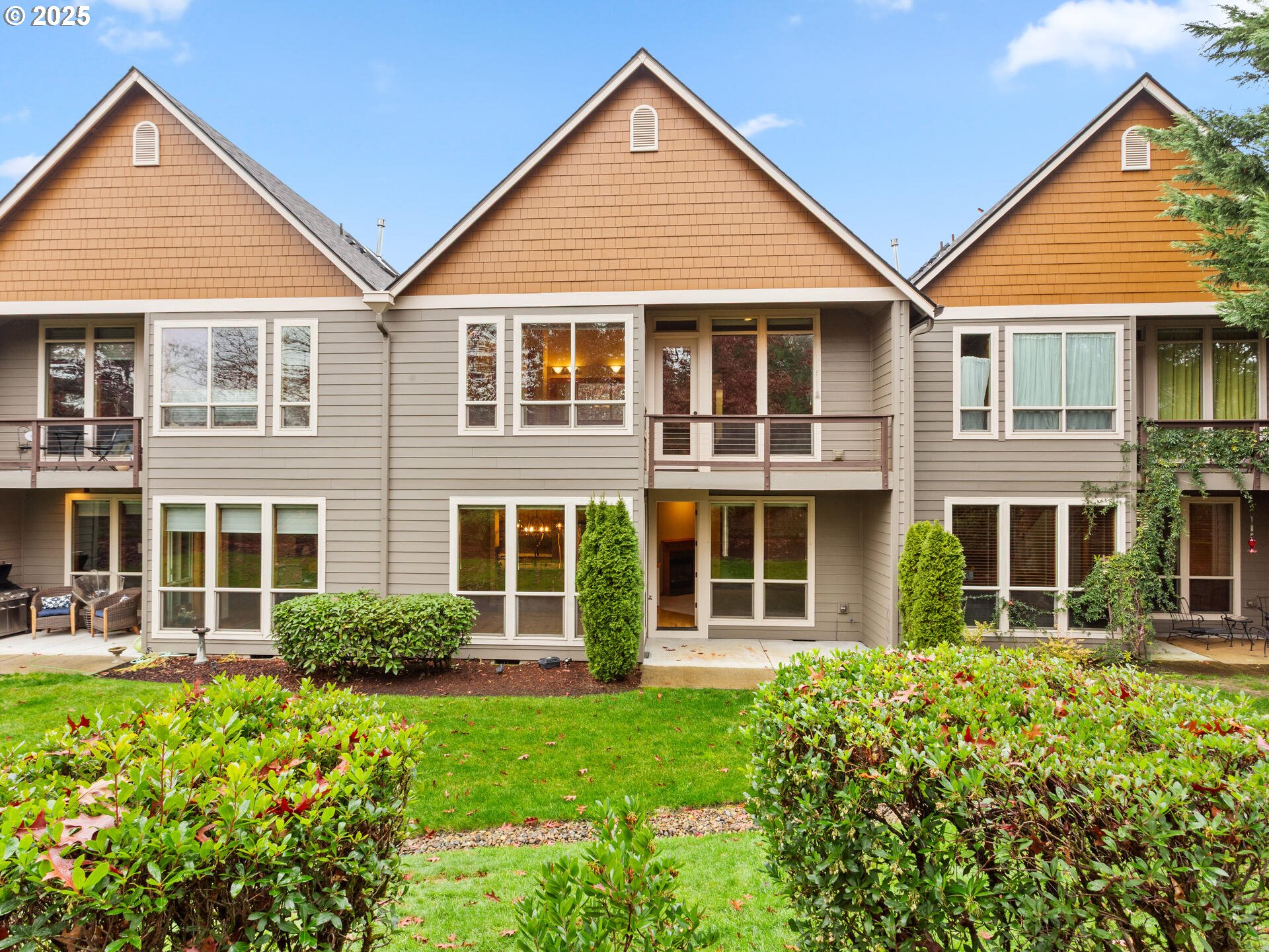 12800 Northeast Salmon Creek Avenue, Unit 119 Vancouver, WA 98686 - Photo 45 of 46 front view of a house with a yard