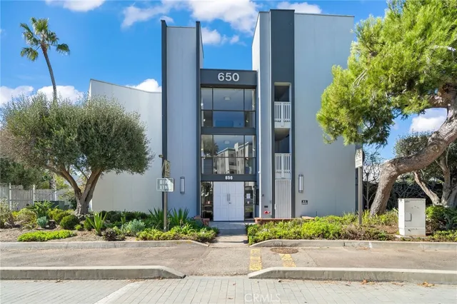 $749,000 | 650 The Village, Unit 106, Redondo Beach, CA 90277
