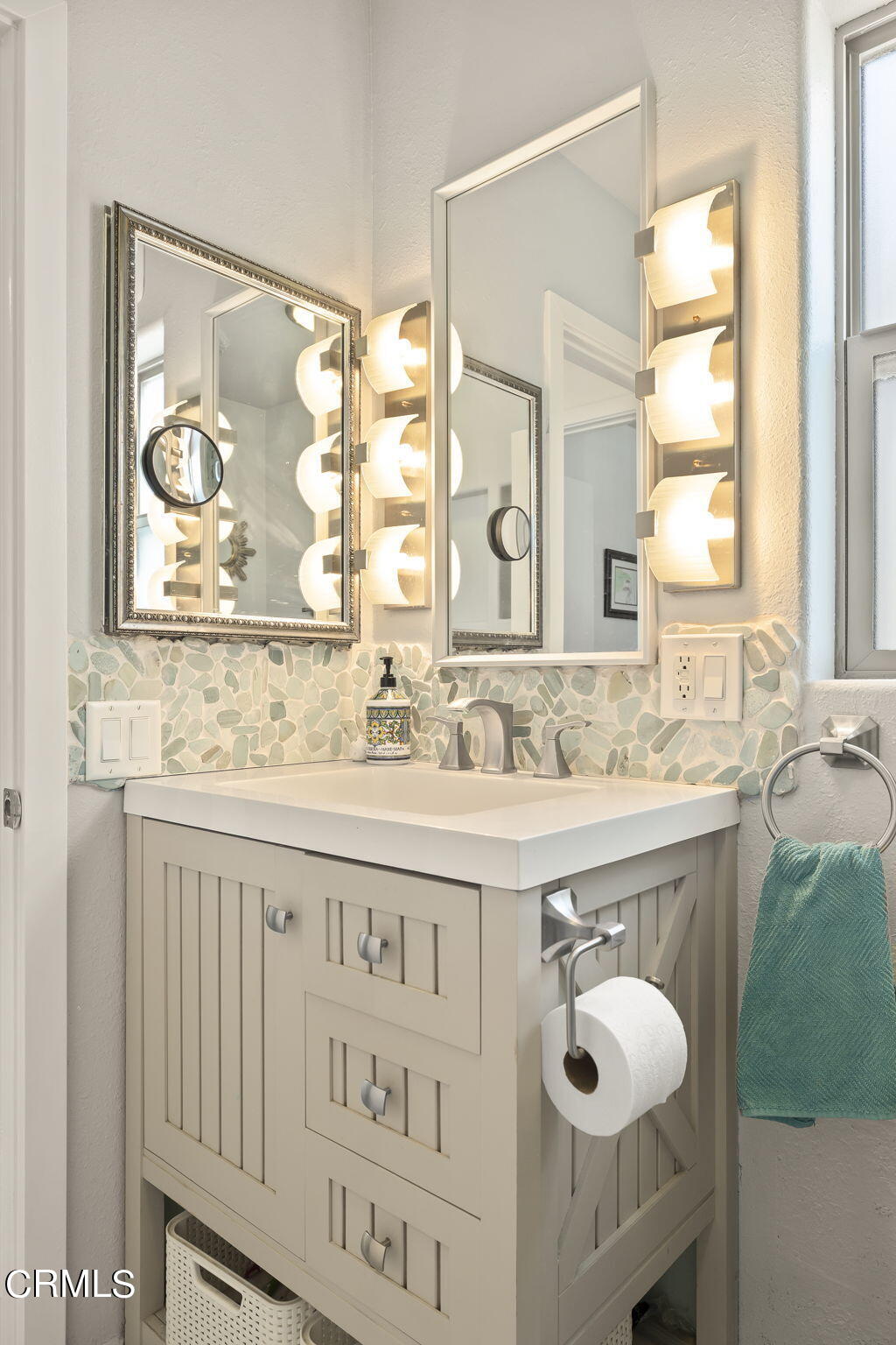 229 Rossmore Drive Oxnard, CA 93035 - Photo 31 of 54 35-web-or-mls-UpmarketMedia_229Ross-111