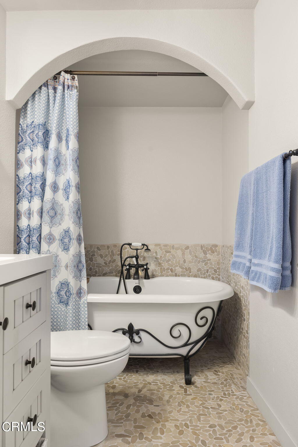 229 Rossmore Drive Oxnard, CA 93035 - Photo 35 of 54 10-web-or-mls-UpmarketMedia_229Ross-24