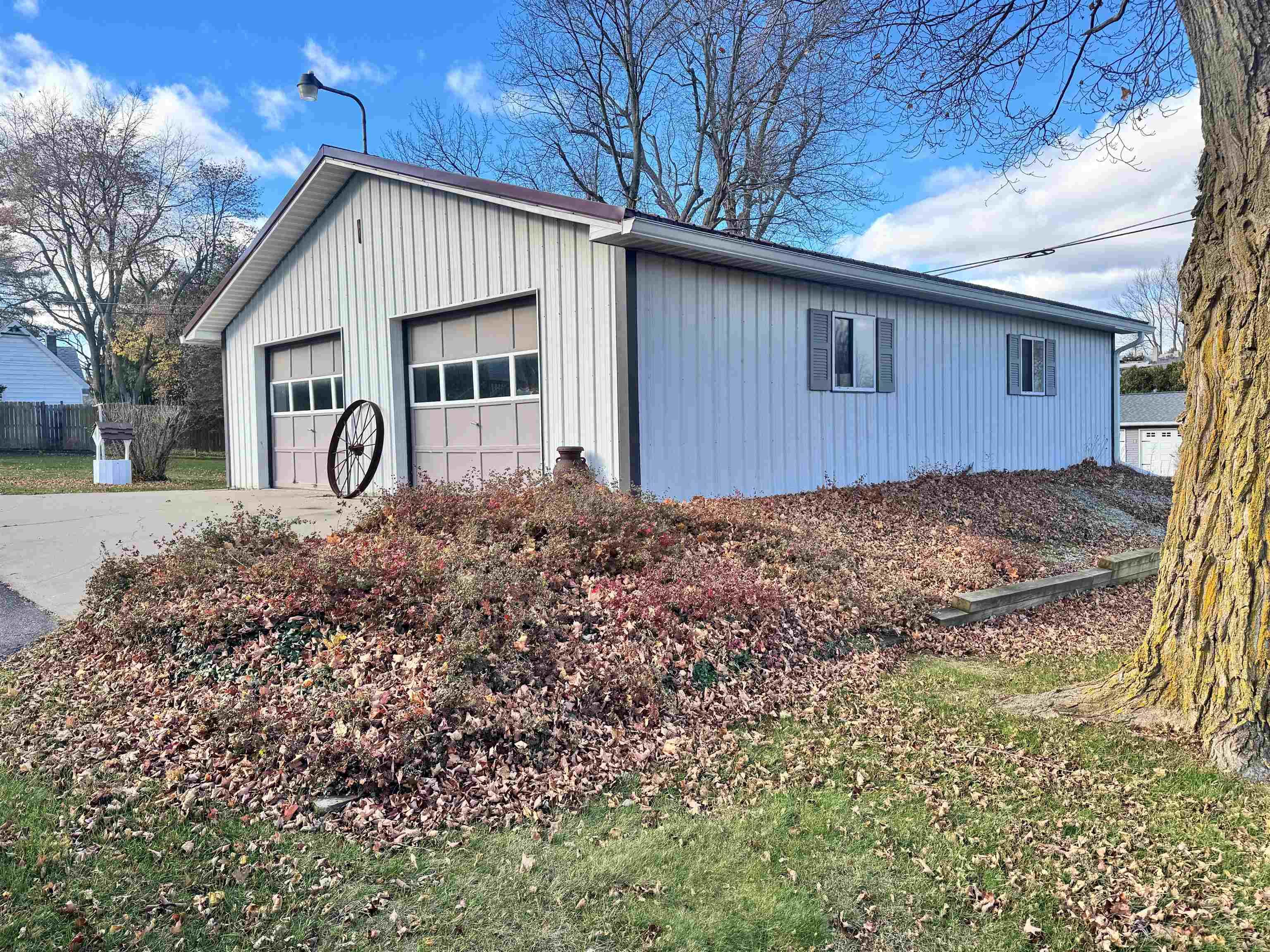 2189 Mitchell Lake Road Attica, MI 48412 - Photo 3 of 30 50194585-f0ee10a6-431c-4975-9230-e2b1aa9e3438.JPG