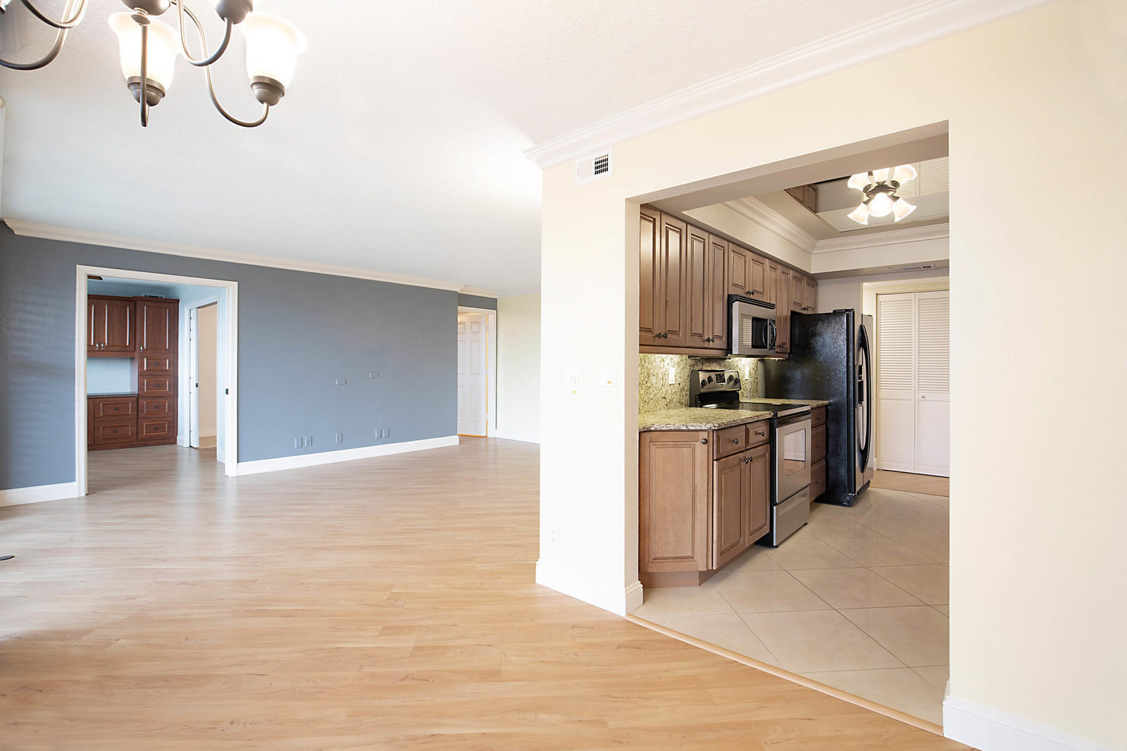 800 Jeffery Street, Unit 409 Boca Raton, FL 33487 - Photo 5 of 37 20230511202405637429000000-o