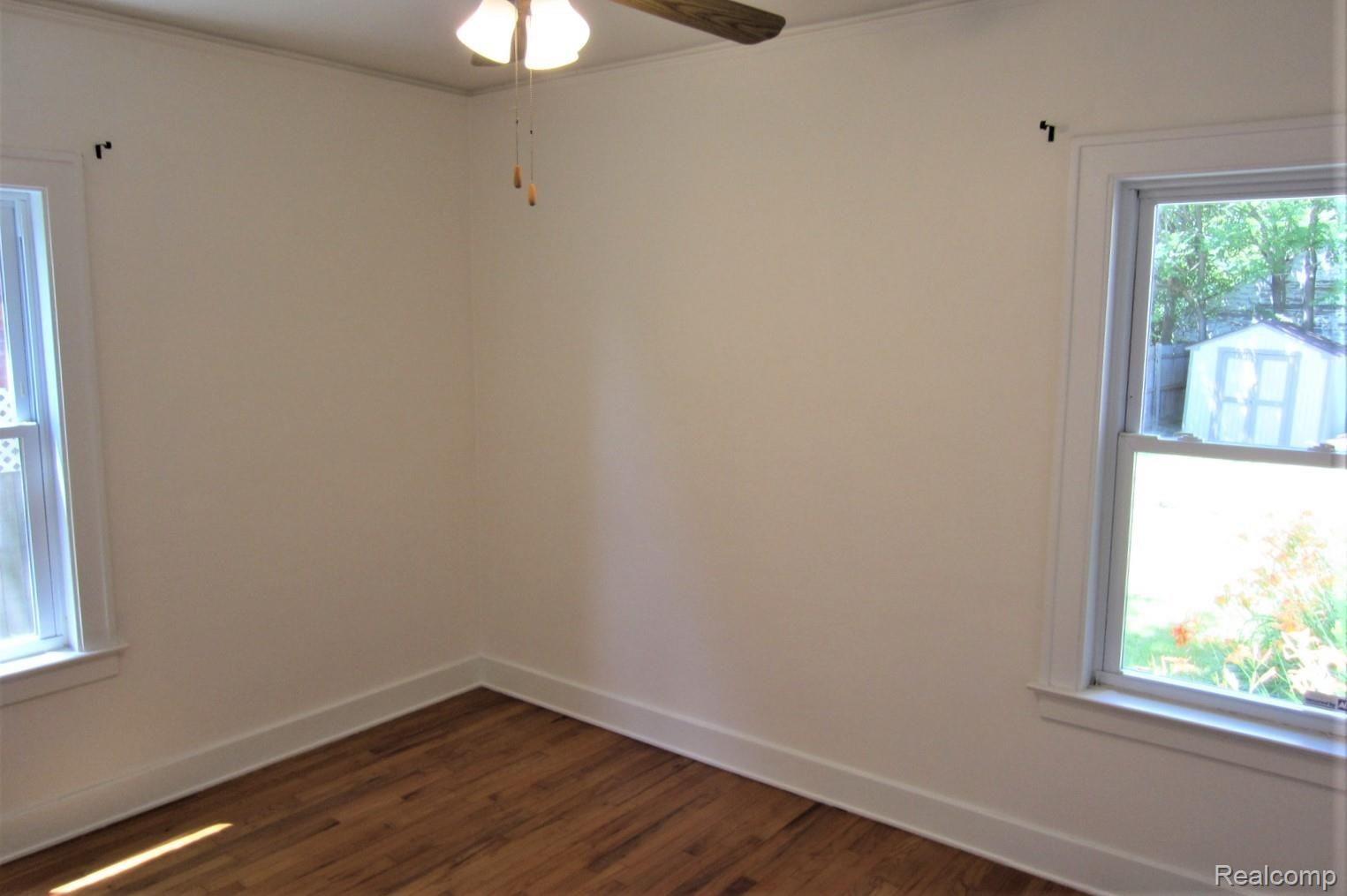 127 Ogemaw Road Pontiac, MI 48341 - Photo 20 of 30 Another bedroom on the entry level.