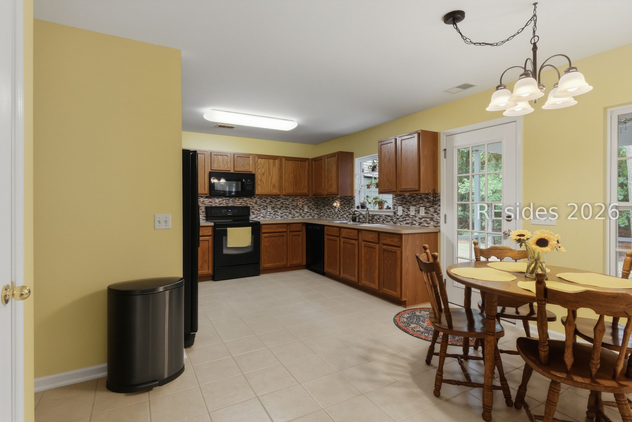 6 Hemlock Court Bluffton, SC 29910 - Photo 14 of 45 Large open kitchen with tile backsplash.