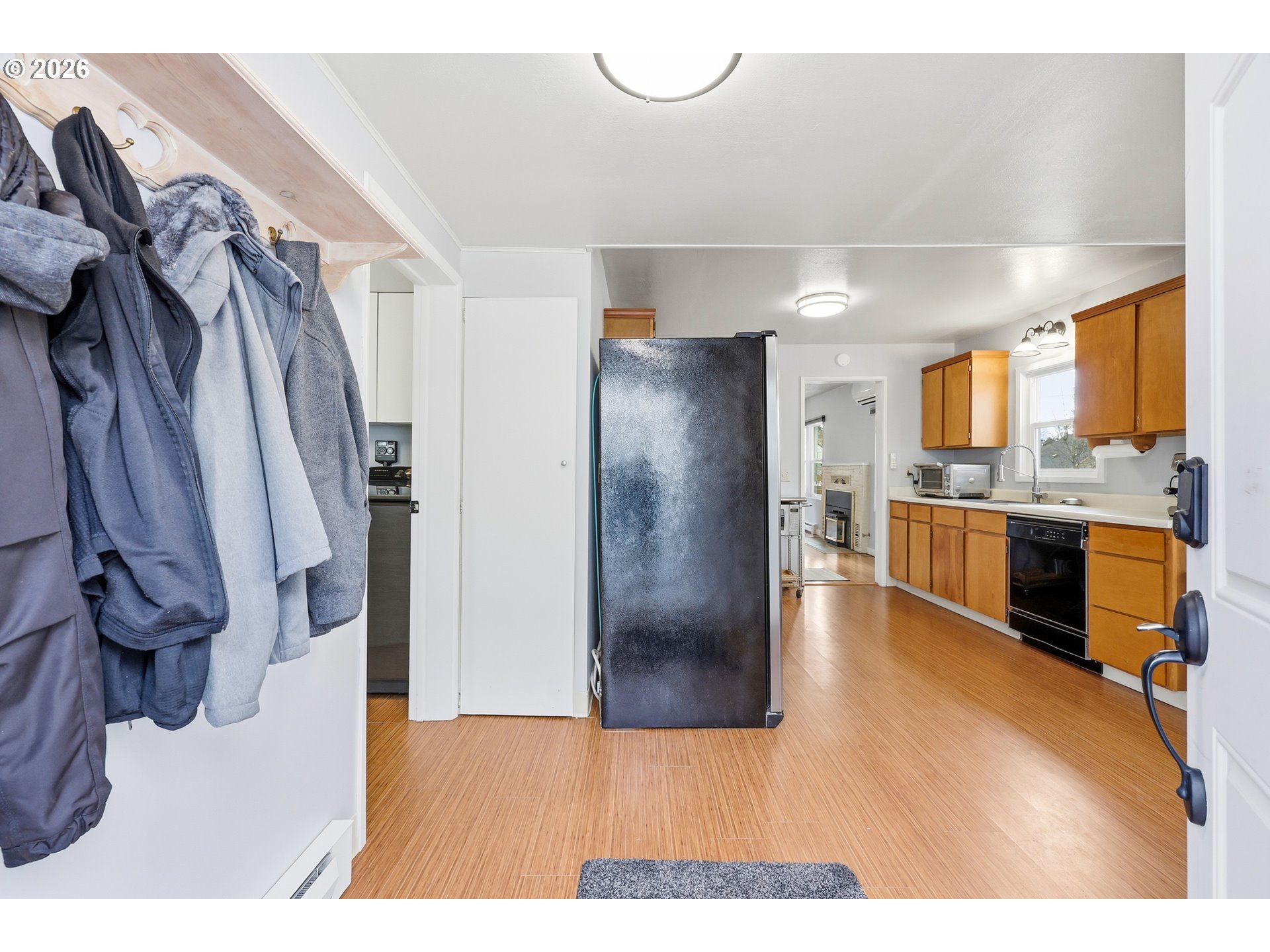 896 5th Street Lafayette, OR 97127 - Photo 3 of 29 Entrance/Foyer