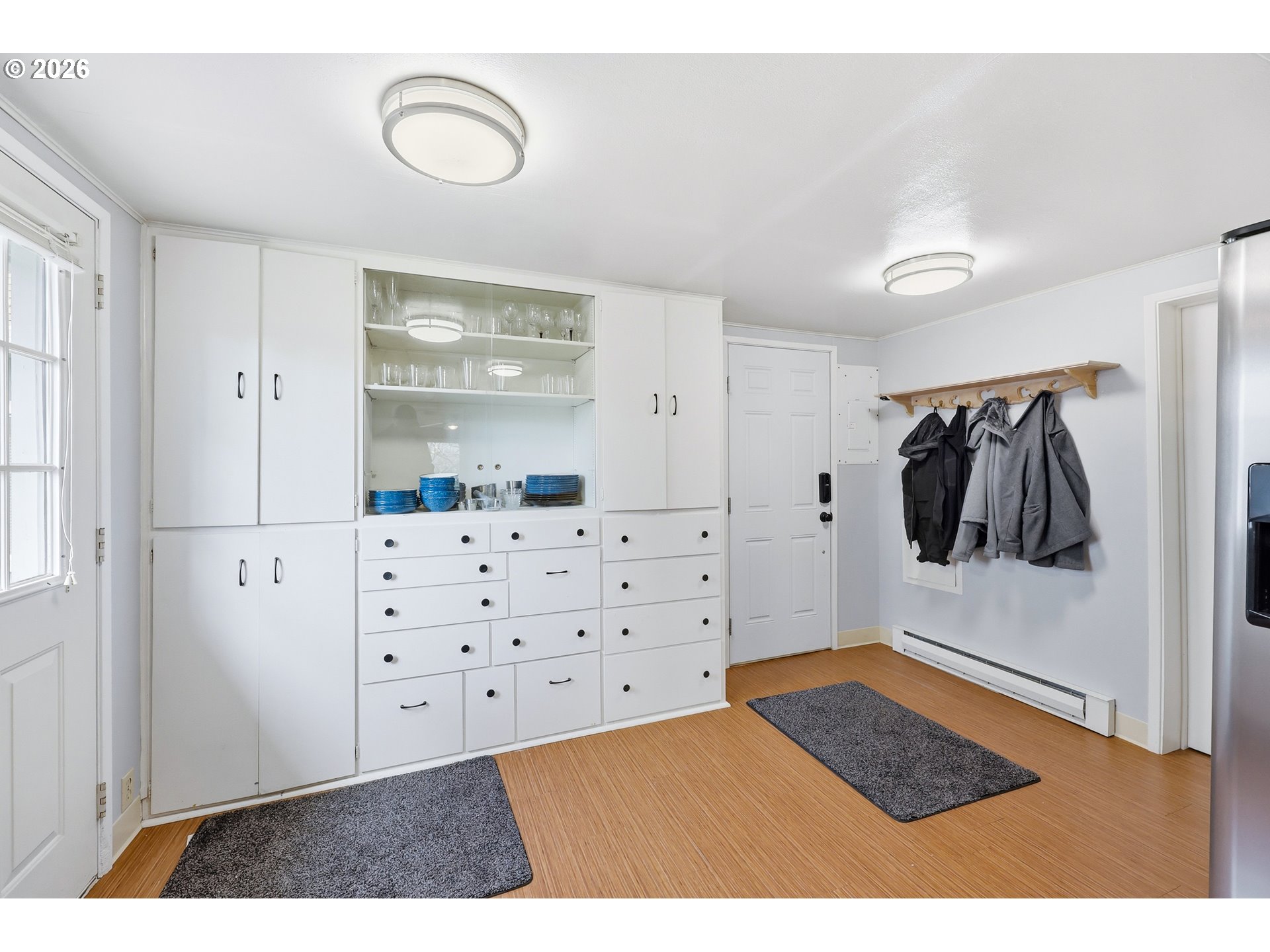 896 5th Street Lafayette, OR 97127 - Photo 4 of 29 Entrance/Foyer