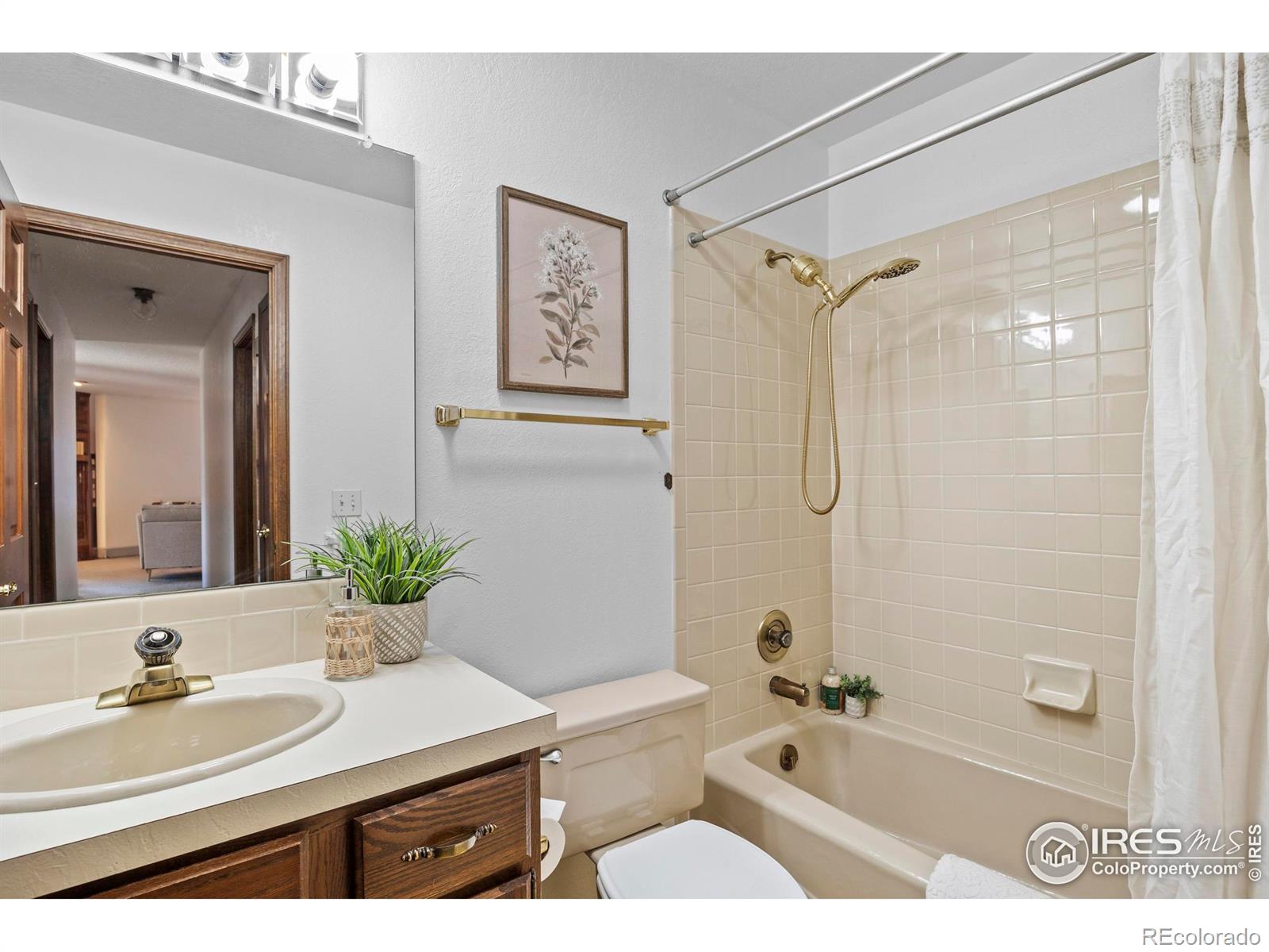 903 Conifer Court Windsor, CO 80550 - Photo 28 of 33 a bathroom with a tub a sink and mirror