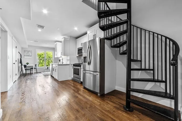 $3,100 | 221 Paris Street, Unit 1, Boston, MA 02128